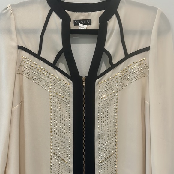 Venus Cream with Stappy Black Trim Embellished Gold open back Blouse Size M - Picture 3 of 5